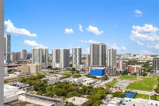 Foto del edificio - 488 NE 18th St