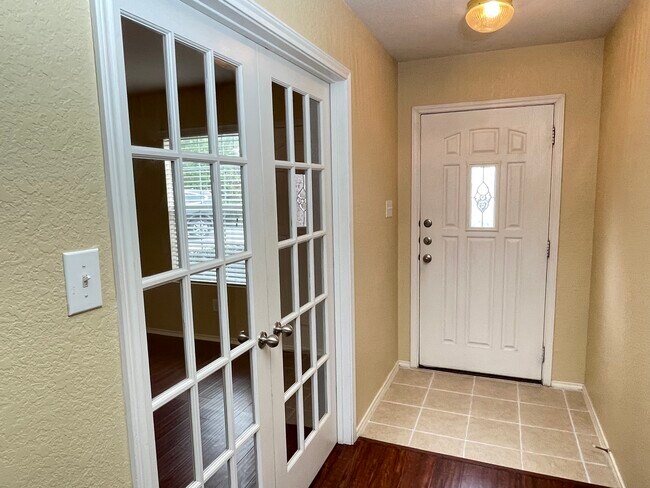 Foto del edificio - 3931 Mahogany Cove