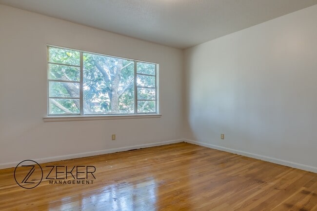 Foto del edificio - 3751 Wesley Dr