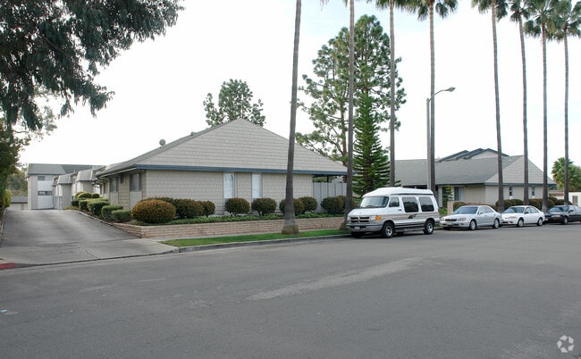 Building Photo - Domingo Pines