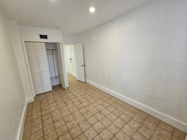 Building Photo - 11320 NW 59th Ave