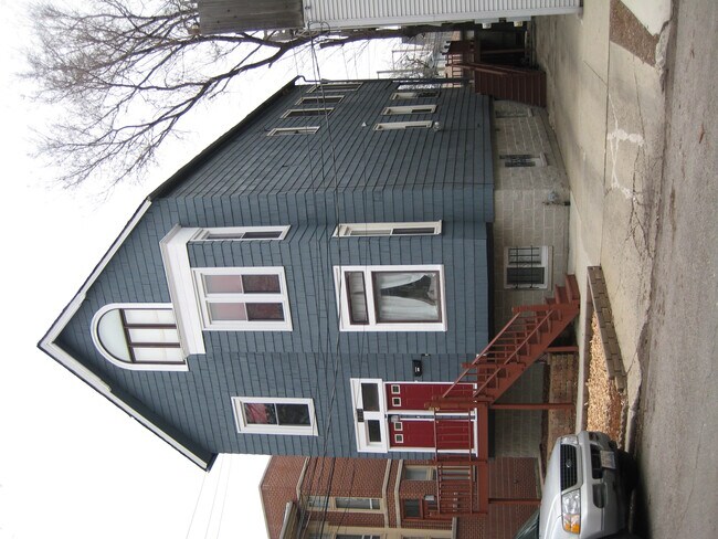 Building Photo - 1210 W George St