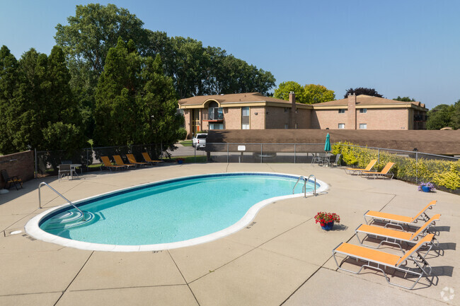 Pool - Cranbrook Centre - Southfield, MI