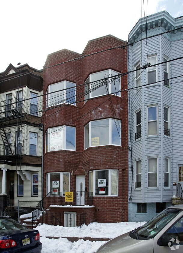exterior - 111 Hutton St