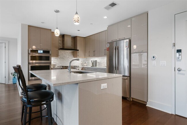 Building Photo - 150 Henley Pl