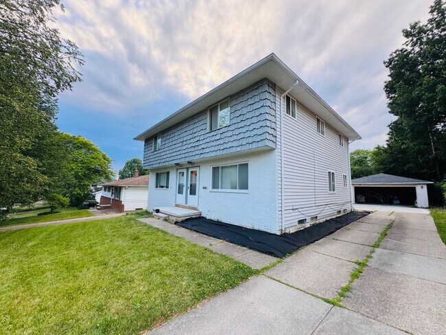 Building Photo - 8215 Crudele Dr