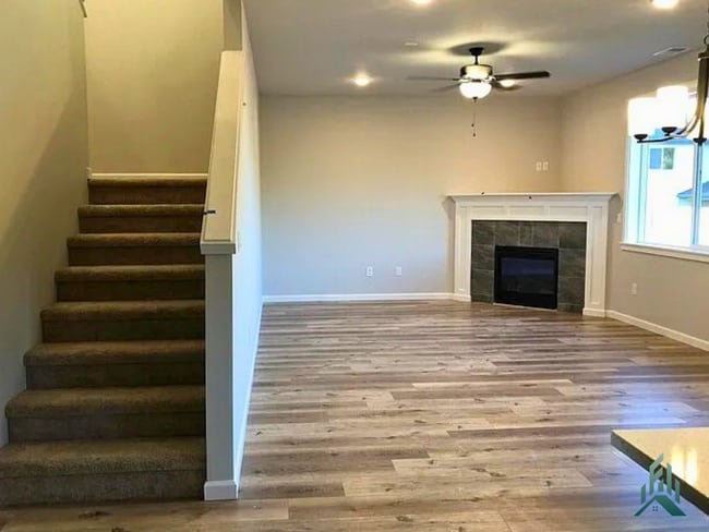 Building Photo - Pet-friendly 4 bedroom, 2.5 bathroom Home in Adair Village
