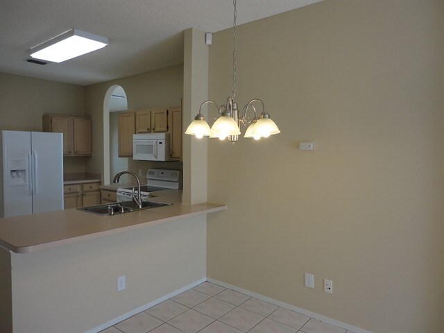 Foto del edificio - 451 Sand Ridge Dr
