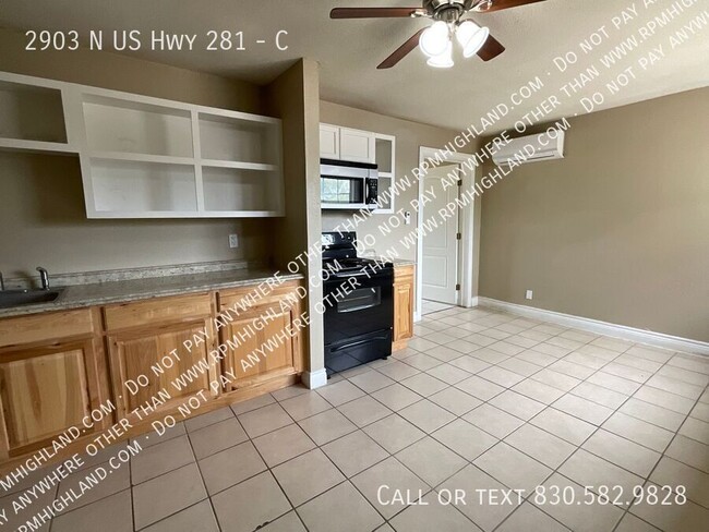 Building Photo - *AVAILABLE NOW* Amazing 1 Bedroom Unit in ...