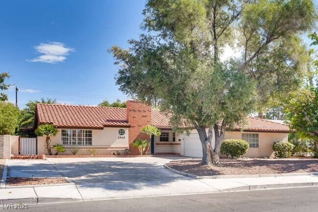 Foto del edificio - 1505 Strong Dr