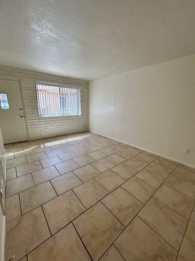 Foto del edificio - 3441 Oro Grande Blvd