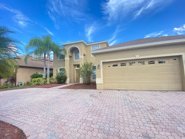 Foto del edificio - 5 Bedroom / 3 Bath Home in Cypress Lake, A...