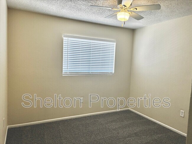 Building Photo - 860 E Brown Rd