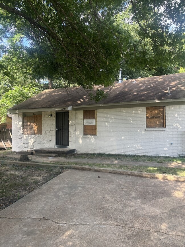 Building Photo - 4746 Hodge Rd