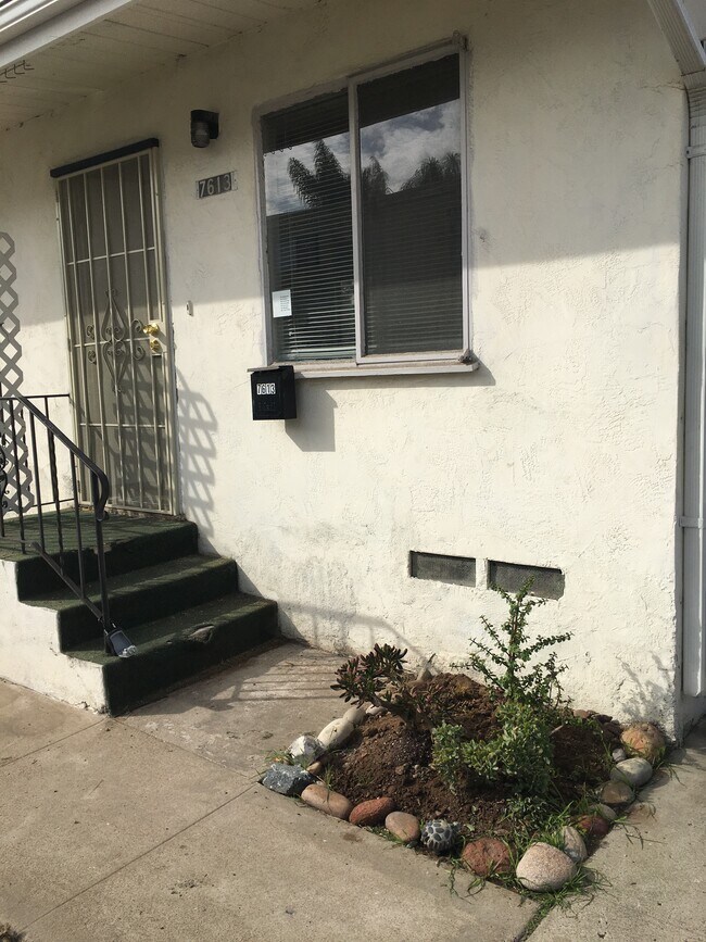 Entry - 7613 Pacific Ave