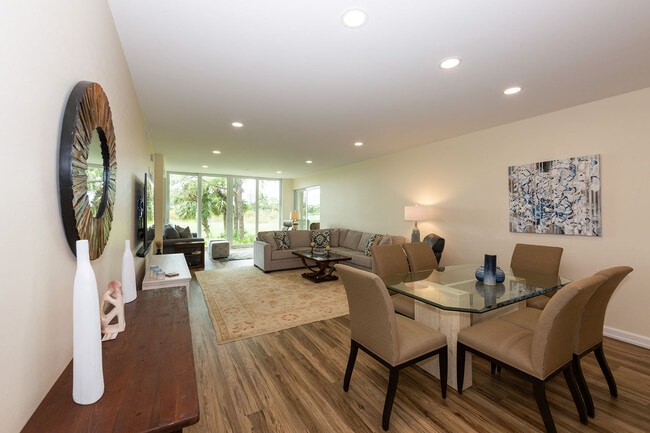 Building Photo - 4140 Bayhead Dr
