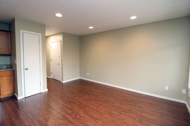 Building Photo - 4232-4232 SE Cesar Estrada Chavez Blvd