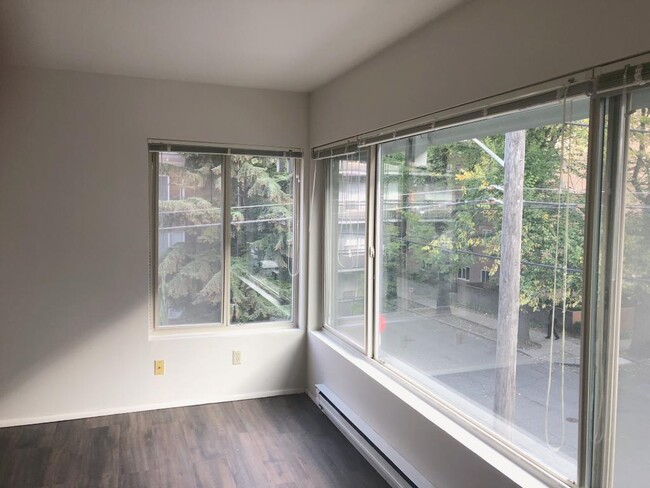 Building Photo - Camelot - 1 bedroom