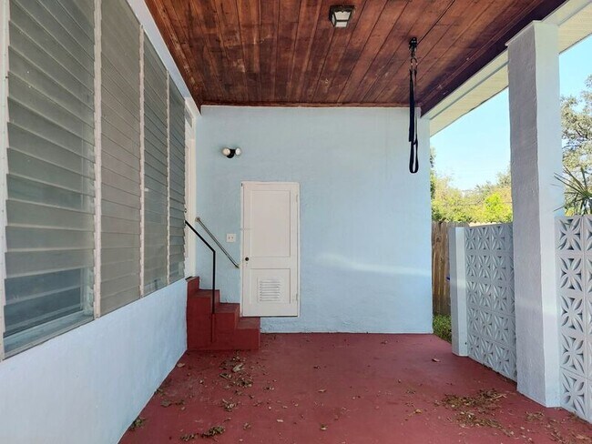 Building Photo - 818 Eddy St