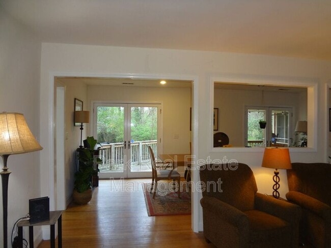 Foto del edificio - 806 Woodland Ave