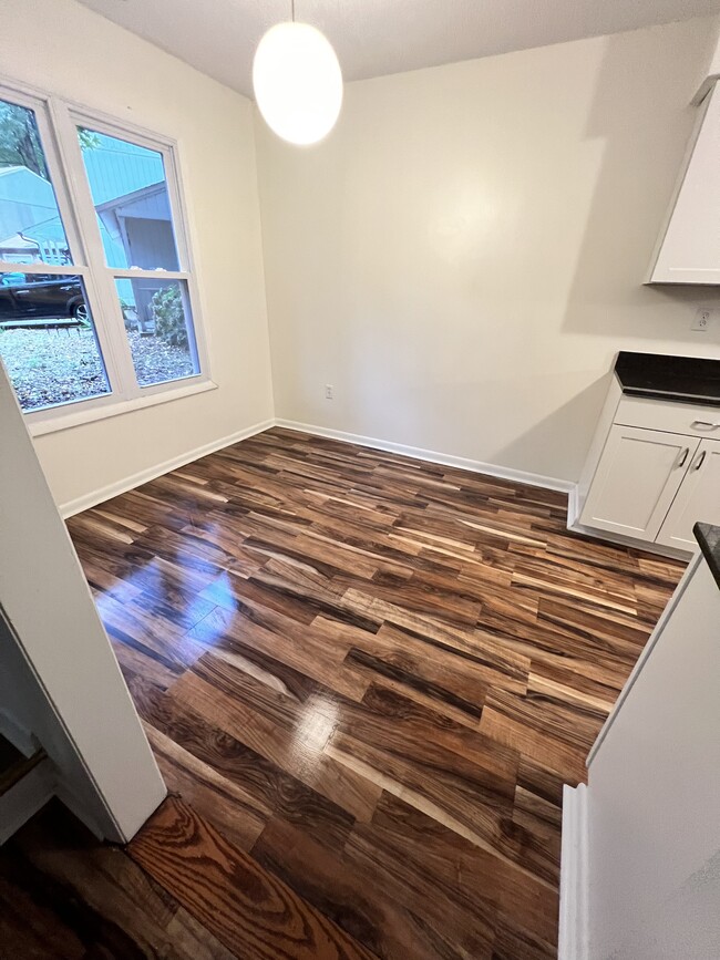 Building Photo - Rent to Own!! 3Beds / 2.5Baths. 1,276 sft....