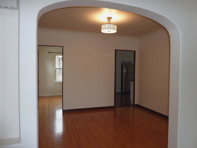 Building Photo - 3728 Lewis Ave