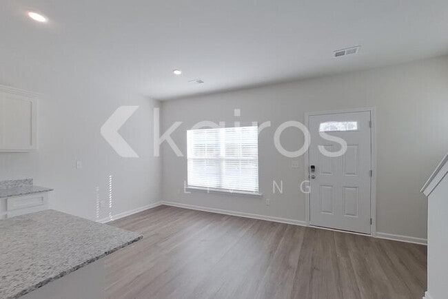 Building Photo - 2541 Banyan Cir