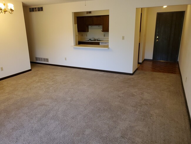 Building Photo - Smithton Condo near Broadway/Hwy 63, new paint and carpet, w/d included, top level