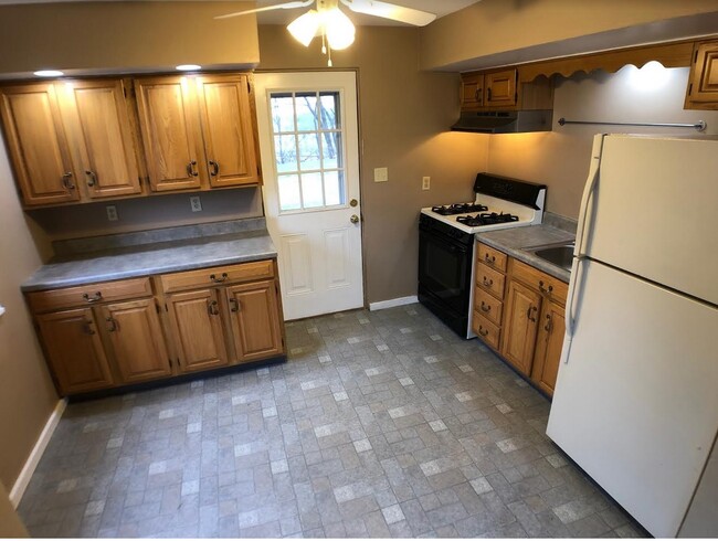 Building Photo - 3529 Outlook Dr