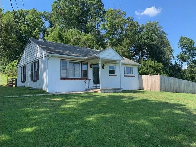 Building Photo - 827 Downingtown Pike