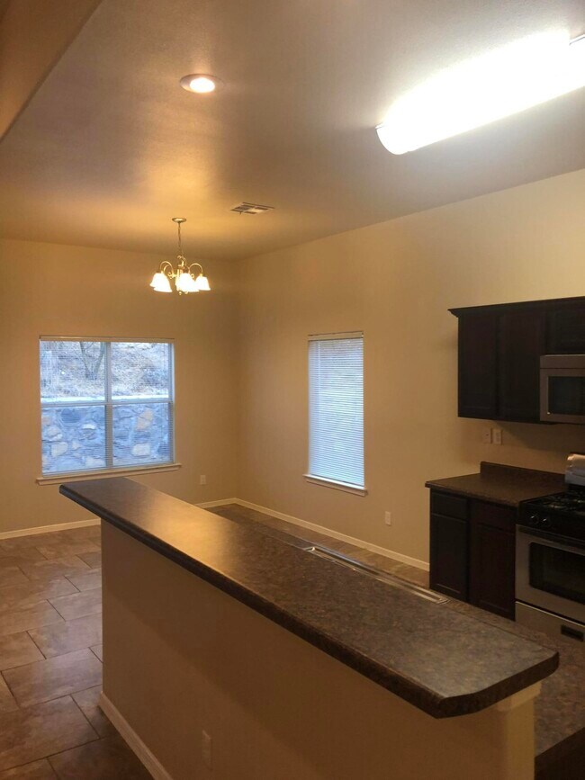 Building Photo - 7786 Oak Landing Drive