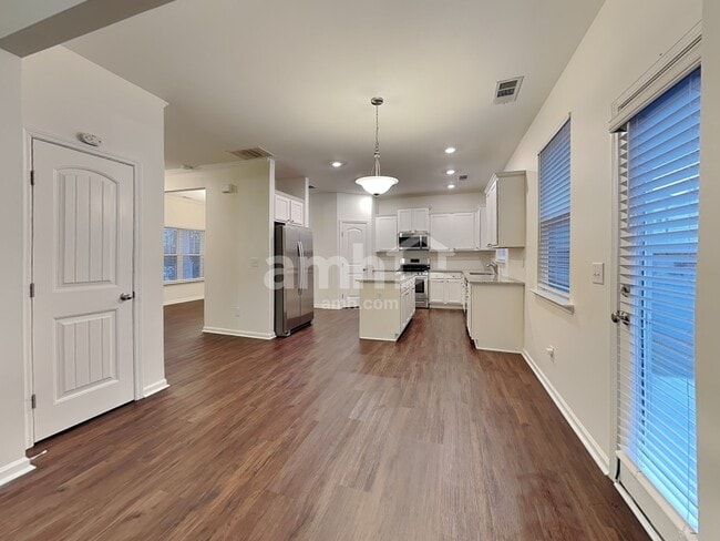 Building Photo - 515 S Fortune Way