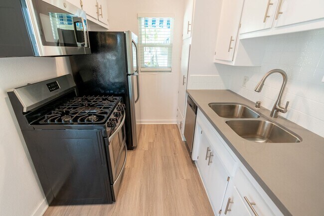 Interior Photo - 3537 Clarington Ave