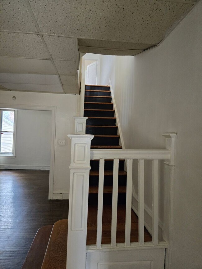 Building Photo - Olney 3BR w/Yard