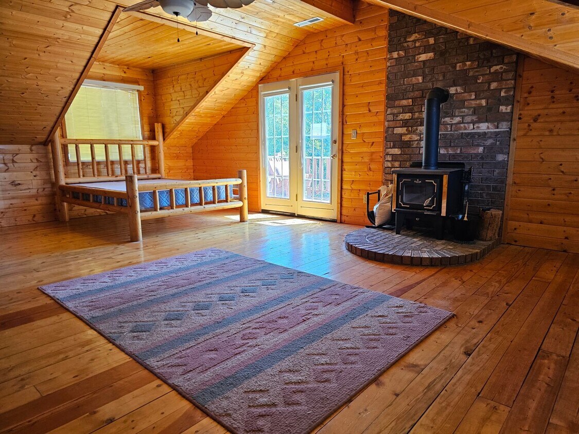 Primary Photo - Three Bedroom Home with Spacious Yard