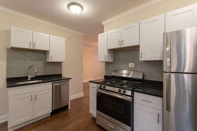 Foto del edificio - 3826 N Greenview Ave