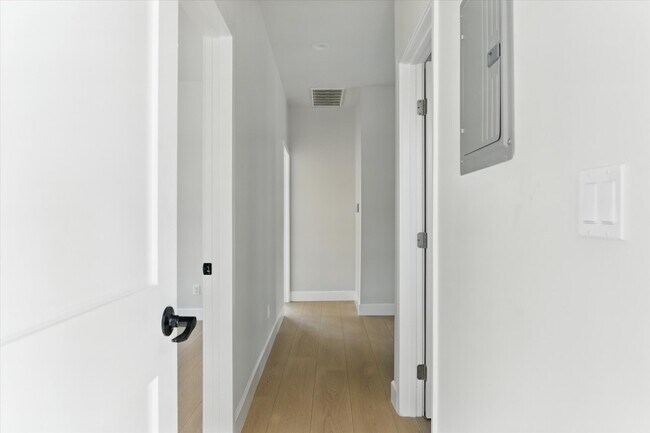 Foto del edificio - 1172 N Wilton Pl