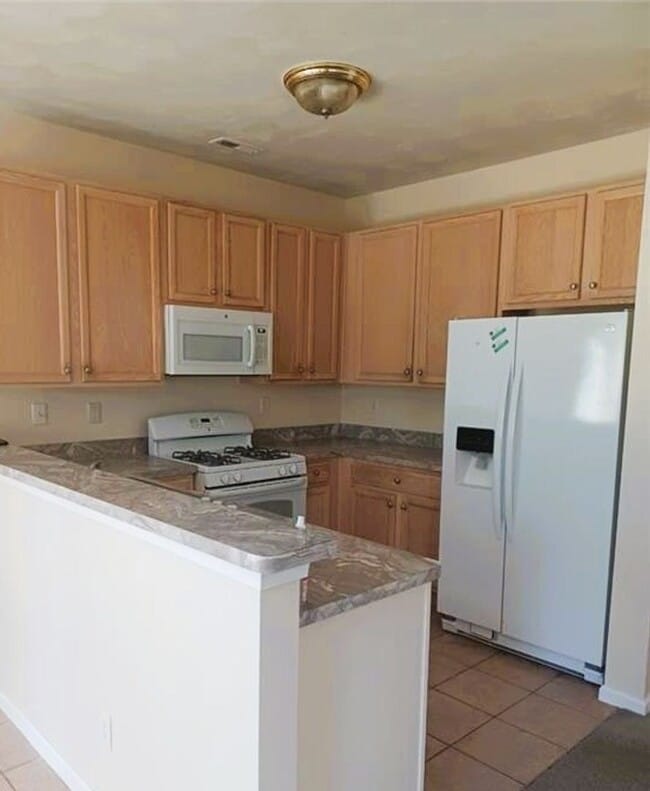 Building Photo - Woodbridge Pointe