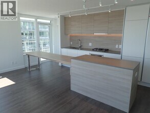 Building Photo - 908 Quayside Dr