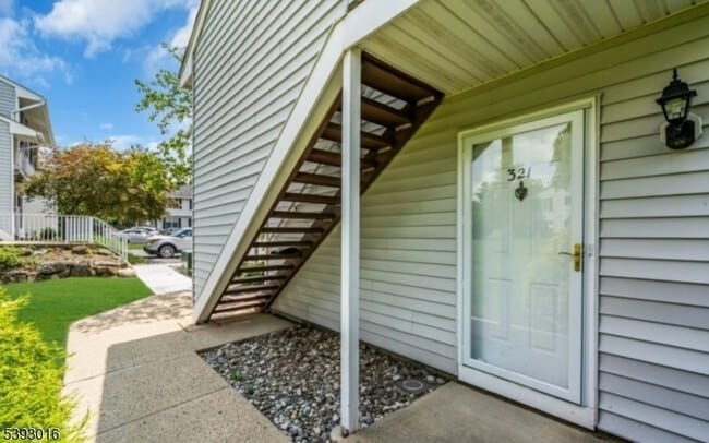 Foto del edificio - 321 Sparrow Ct