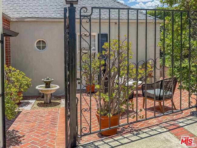 Foto del edificio - 6248 Scenic Ave