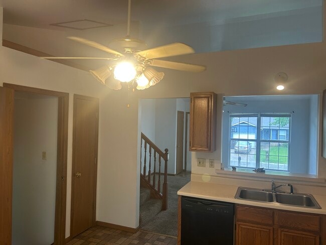 Building Photo - 432 Omar Ct