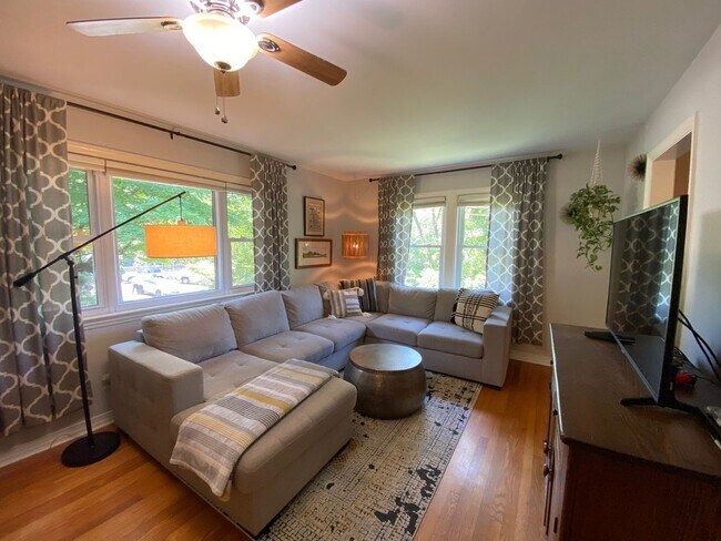 Foto del edificio - North AVL - Spacious Home with Large Yard and Outdoor Fireplace!