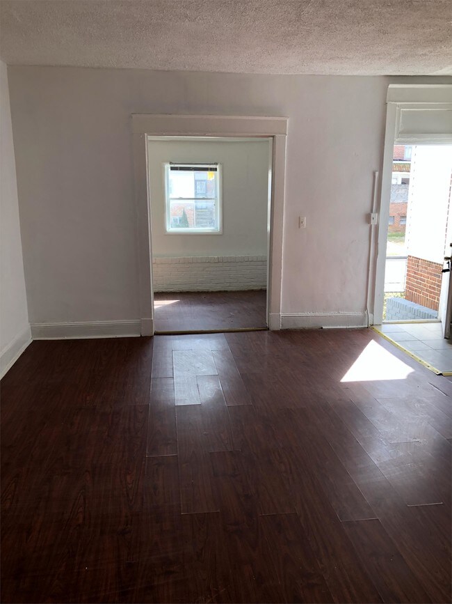 Foto del edificio - 3912 W Garrison Ave