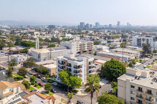 Aéreo - 8867 W Alcott St