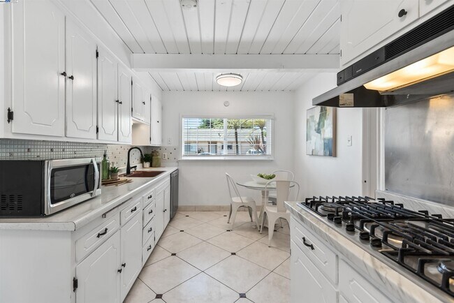 Foto del edificio - 23688 Jorgensen Ln
