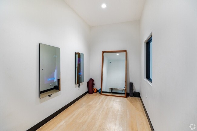 Building Photo - Pascal Gardens