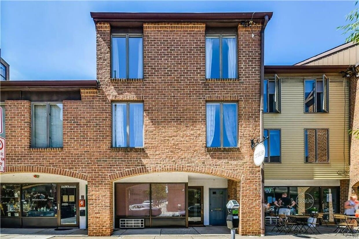 Foto principal - Beautiful Historic Bethlehem Condo for Rent!