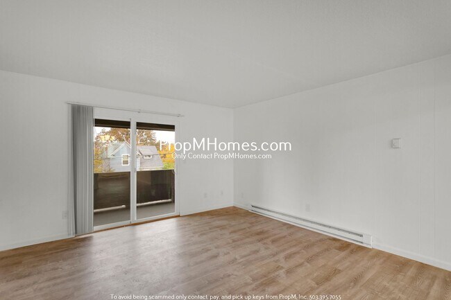 Building Photo - Updated 2BR in the Heart of Oregon City - First Month Free!