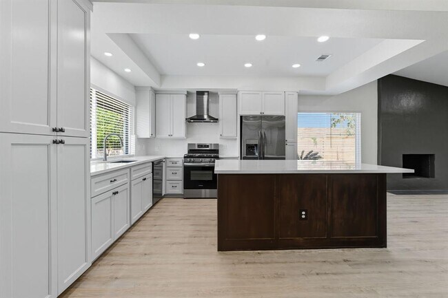 Foto del edificio - 5113 Loyola Ln